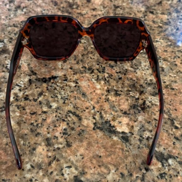 Oversized Square Polarized Sunglasses – Classic Design with Full UV Protection - Picture 5 of 7